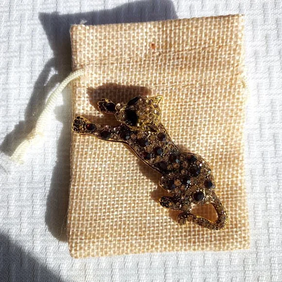 Leopard Rhinestone Pin Broach - Picture 2 of 3